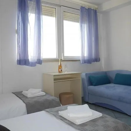 Affittacamere Jure With Sea View *