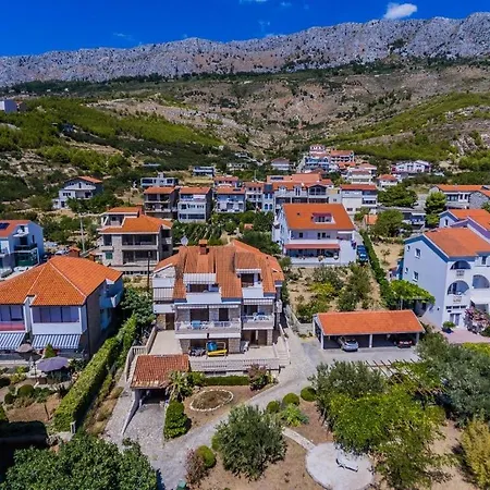 Jure With Sea View بيت ضيافة