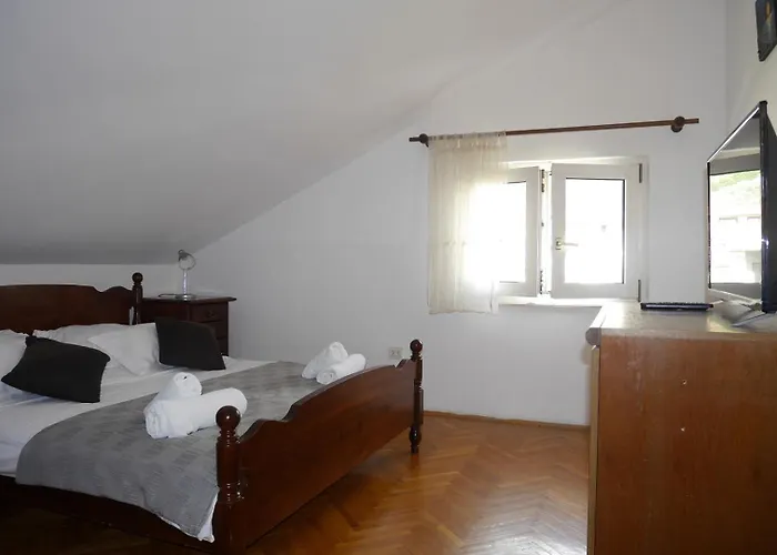 Pensionat Jure With Sea View 3*