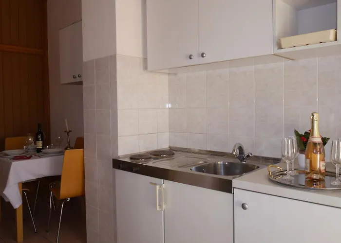Jure With Sea View Pensionat 3*