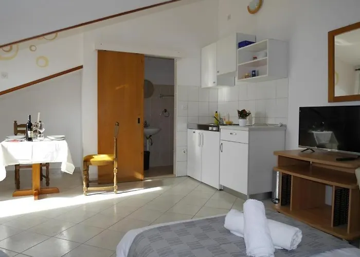 Jure With Sea View Pensionat 3*