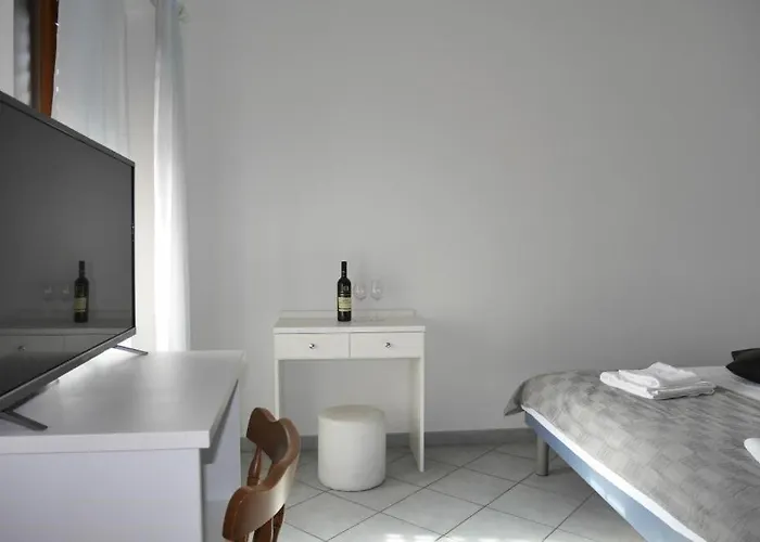 Jure With Sea View Pensionat 3*