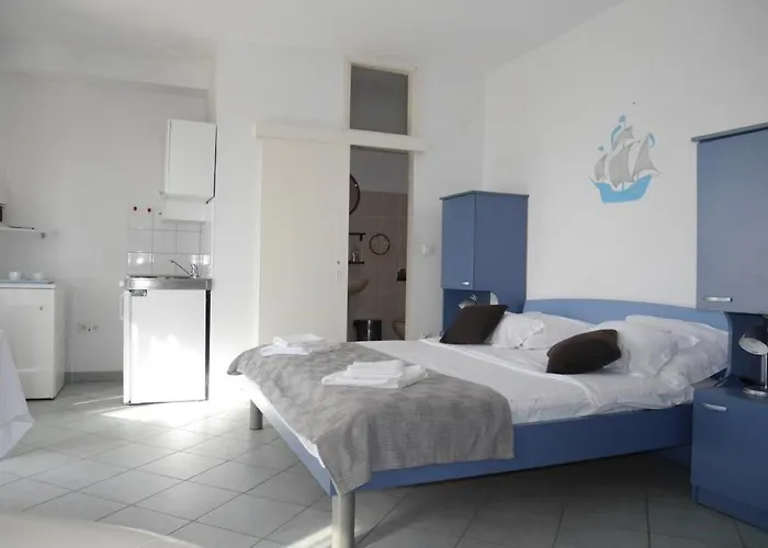 Jure With Sea View Pensionat 3*