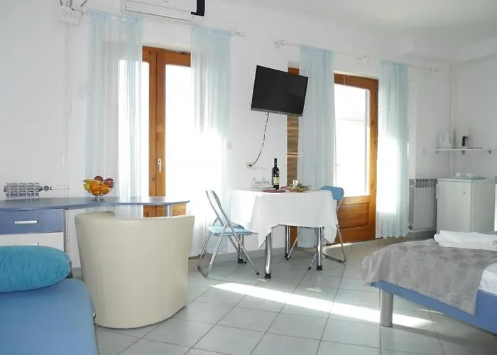 Jure With Sea View Pensionat 3*