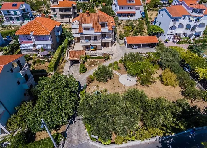 Pensionat Jure With Sea View 3*