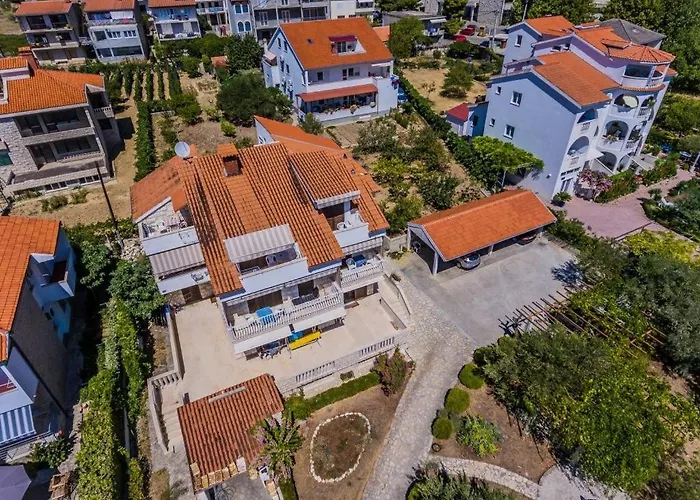 Pensionat Jure With Sea View