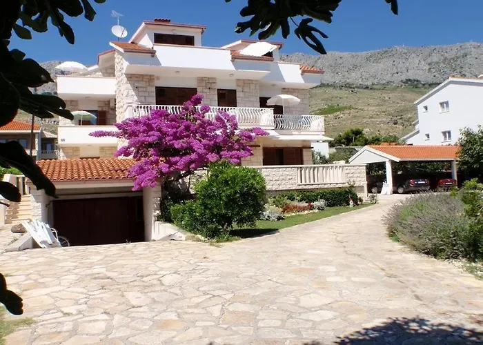 Pensionat Jure With Sea View 3*